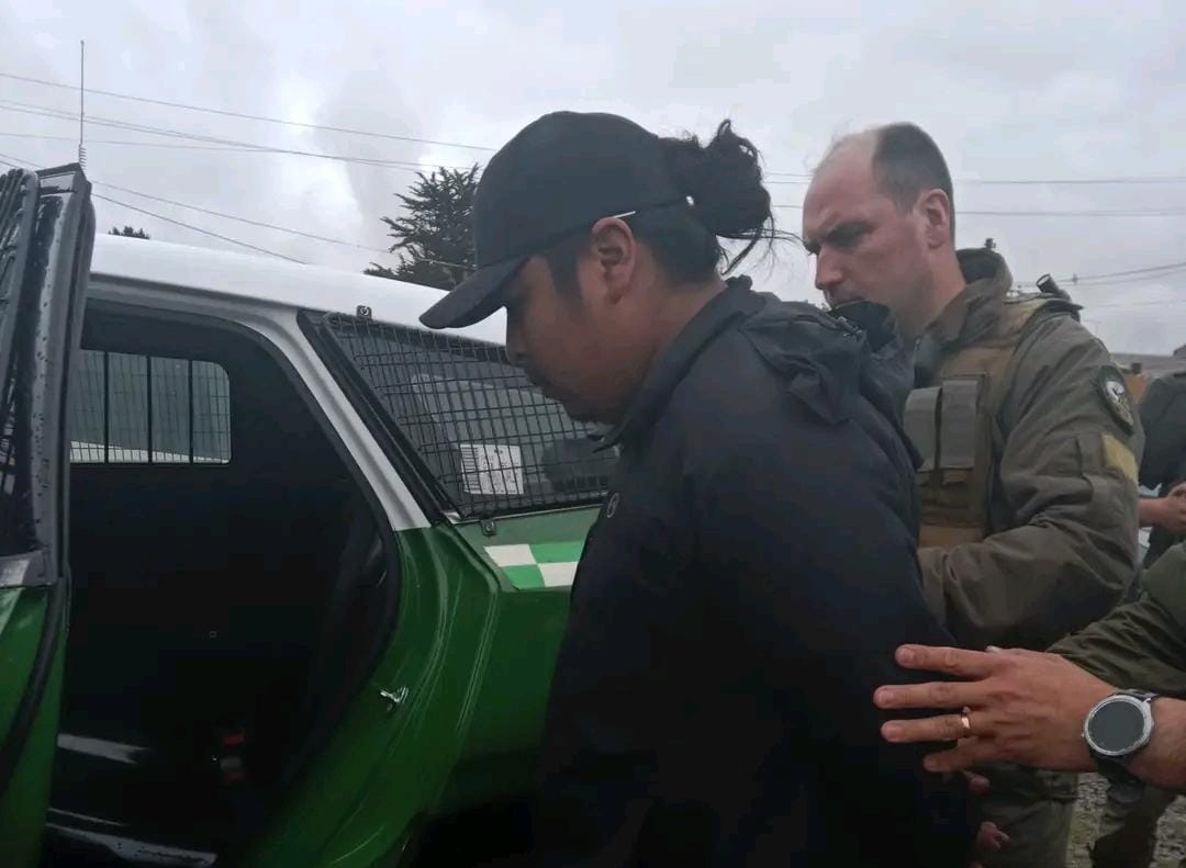 Nehuén Catrillanca, hermano de Camilo Catrillanca, detenido en Victoria por receptación y falsificación. Se investiga su posible vinculación con atentado.
