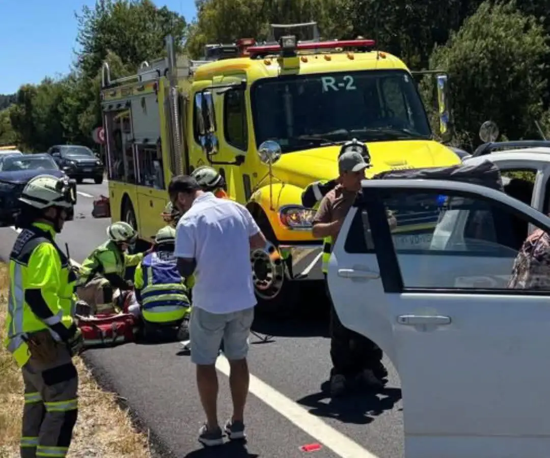 Accidente vehicular en Ruta Freire Villarrica deja 2 lesionados de consideración