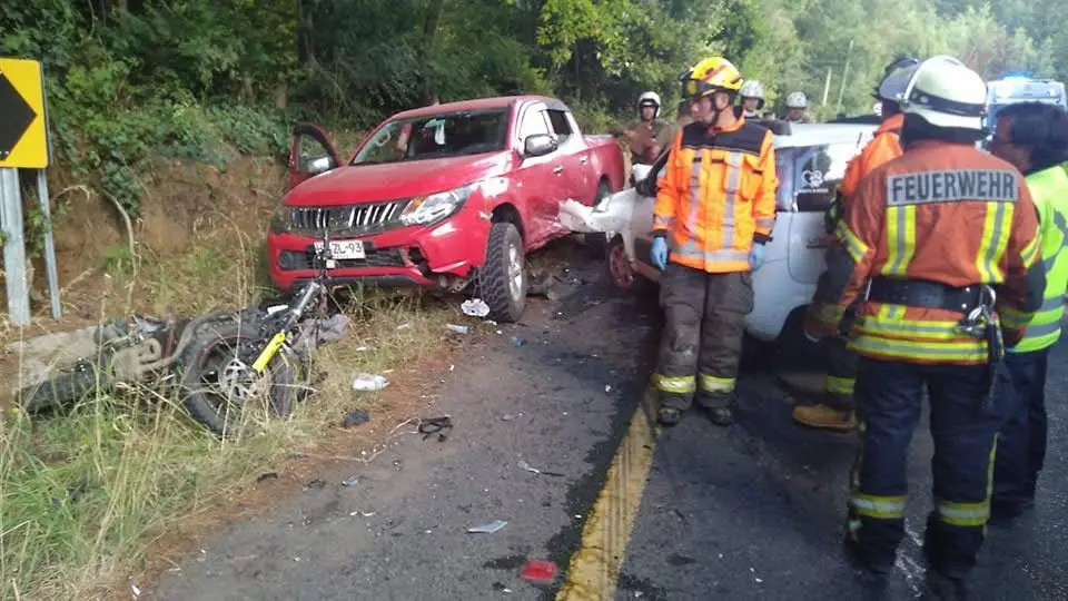 Tragedia en ruta Villarrica Lican Ray, sector Calfutue: Choque entre camioneta y motocicleta deja una persona fallecida.
