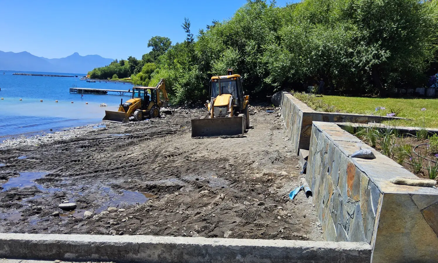 ¡Escándalo ambiental! Detienen intervención ilegal que provoca contaminación en el Lago Villarrica, específicamente en el Humedal Mallolafquen.