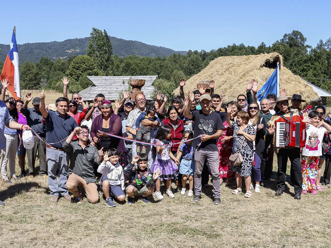 Nalcahue inaugura Feria Intercultural Verano 2025 en Villarrica. Gastronomía, cultura Mapuche y actividades costumbristas de viernes a domingo.