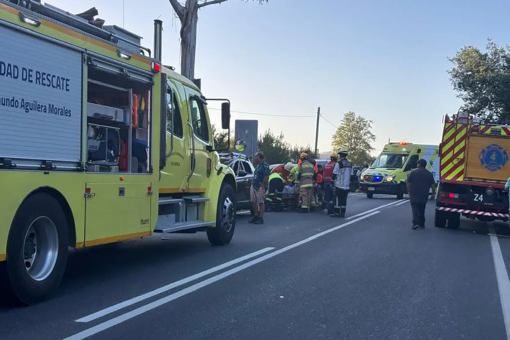 Accidente Vehicular en Ruta Villarrica-Freire: Bomberos en el Lugar