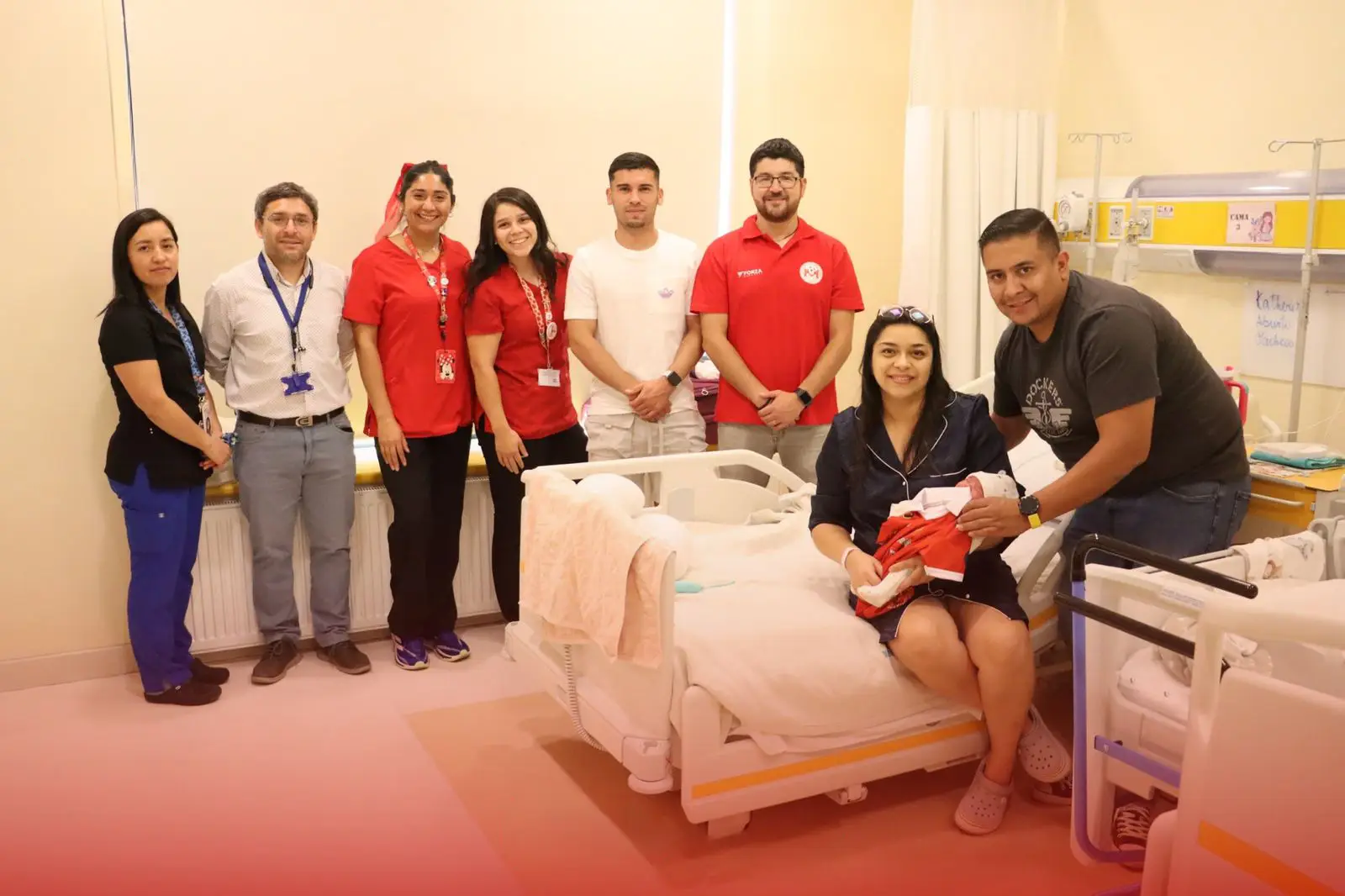 Malleco Unido celebra su 51° aniversario con emotivo gesto: regala camiseta al primer bebé nacido en Angol y proyecta su sueño de ascenso.