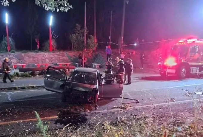 Un joven ebrio de 16 años causó un accidente mortal en Curacautín, dejando un fallecido y tres lesionados.