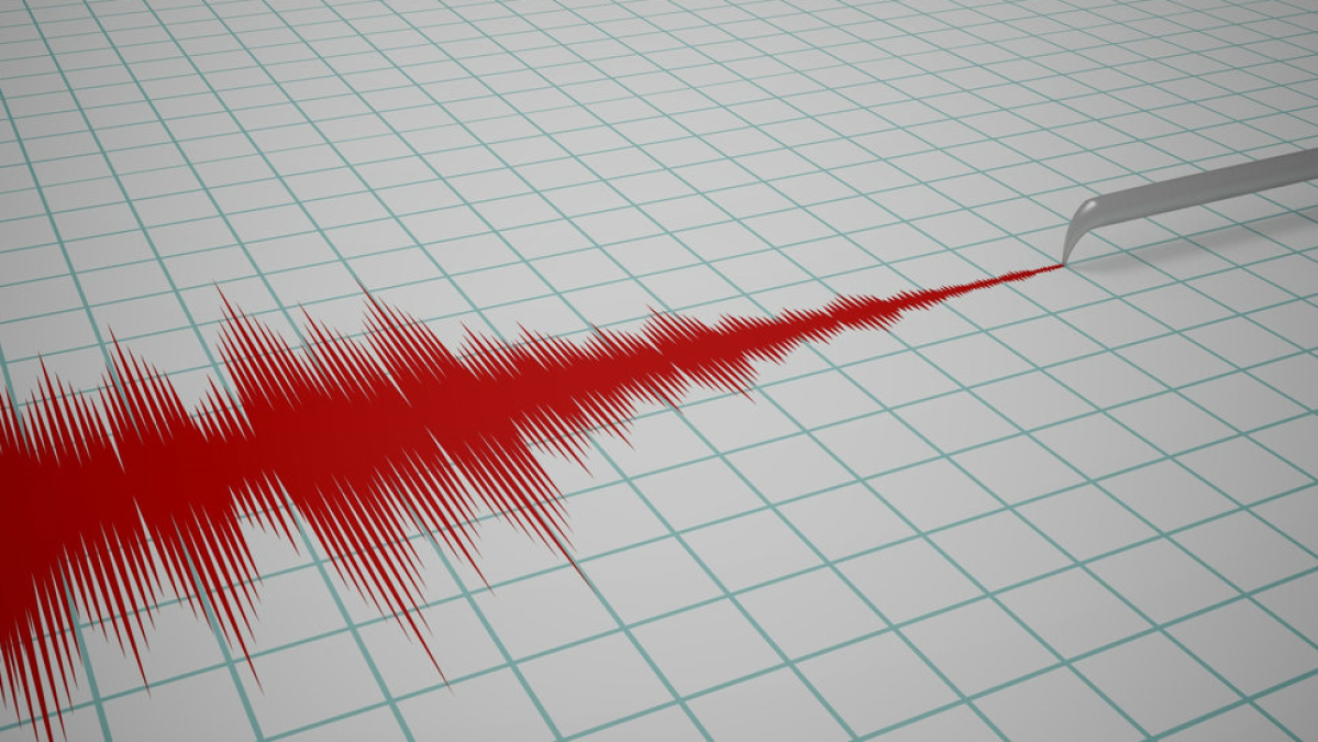 Terremoto de magnitud 7.5 sacude el sur de Chile y activa evacuación por amenaza de tsunami.