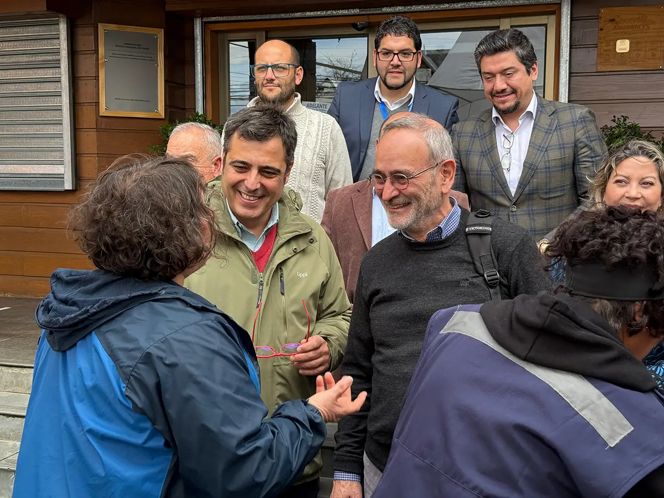 Gobernador Saffirio y alcalde de Pucón coordinan plan para infraestructura urbana