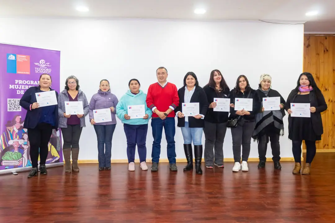 Teodoro Schmidt celebra el egreso y nuevo ciclo del Programa Mujeres Jefas de Hogar