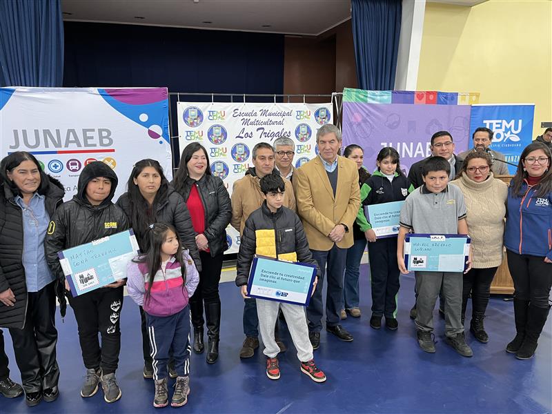 Becas TIC: 8 mil estudiantes recibirán equipos en La Araucanía