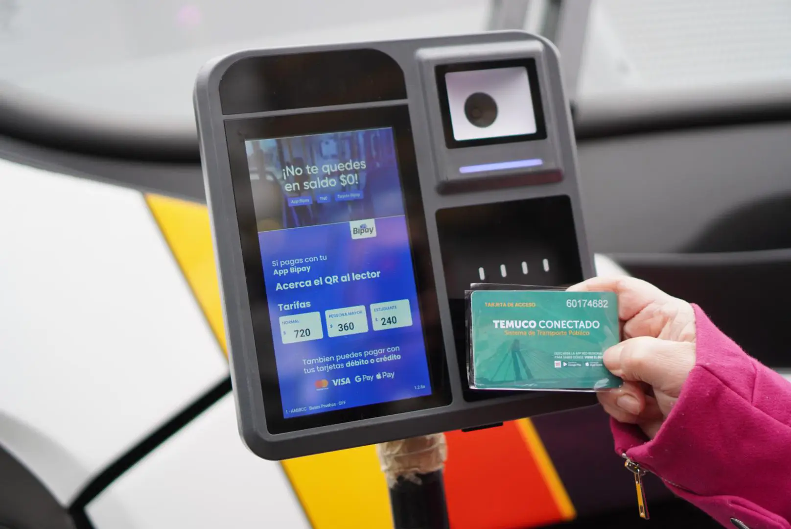 Temuco y Padre Las Casas se sumaron al pago digital del transporte público