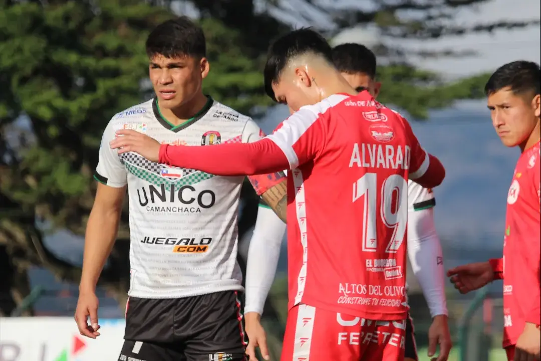 Malleco Unido empata 3-3 ante Lota Schwager y se mantiene en la cima