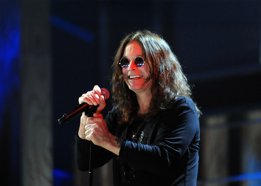 Ozzy Osbourne, leyenda del rock y de Black Sabbath, falleció a los 76 años tras despedirse en Birmingham.