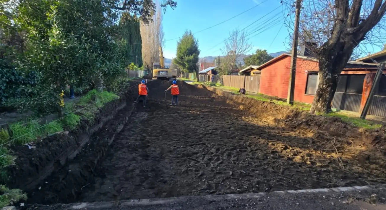 Lican Ray inicia proyecto de pavimentación de 6 calles clave