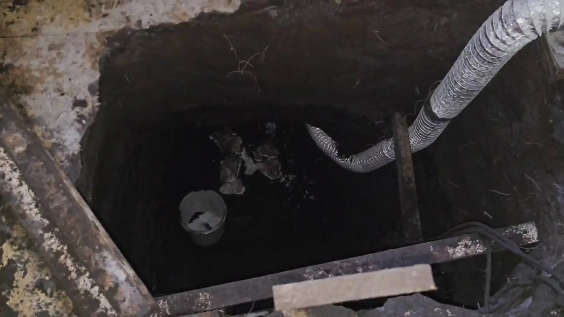 Carabineros frustró robo en Curarrehue tras descubrir túnel hacia la bóveda de un banco.