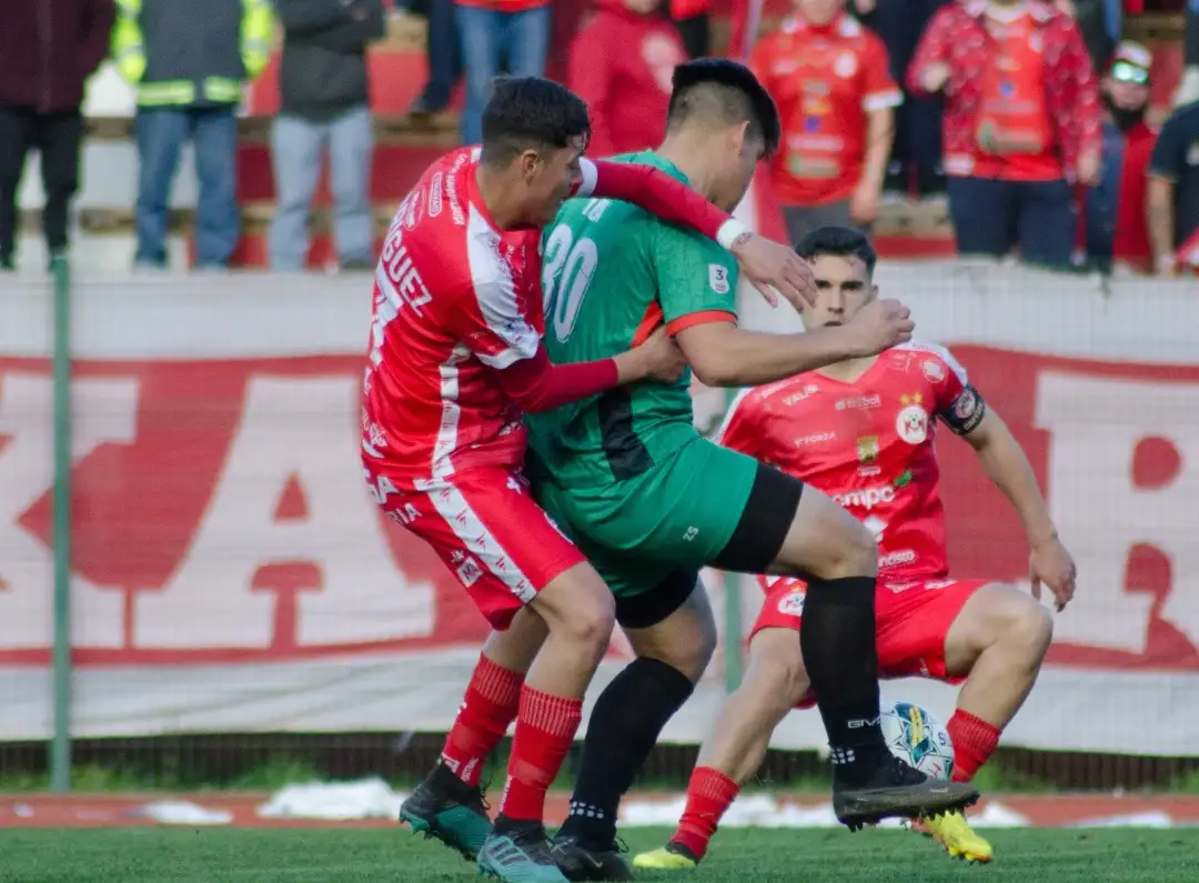 Malleco Unido sufre dura derrota como local 4-1 frente a Comunal Cabrero