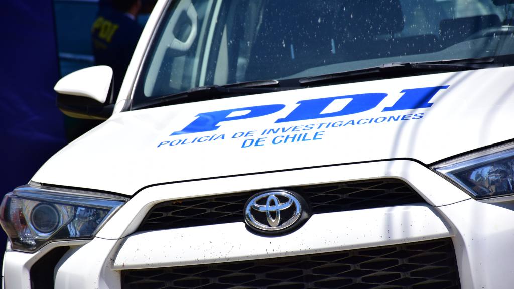 Funcionario PDI detenido tras protagonizar accidente y amenazar con su arma de servicio a inspectora municipal en Osorno.