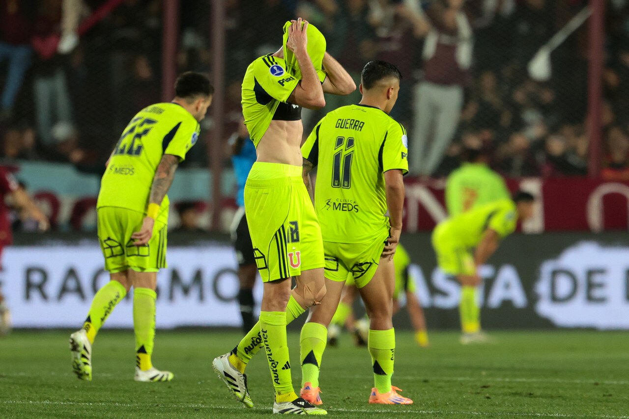 Universidad de Chile cayó con polémica ante Lanús y quedó fuera de la Copa Sudamericana