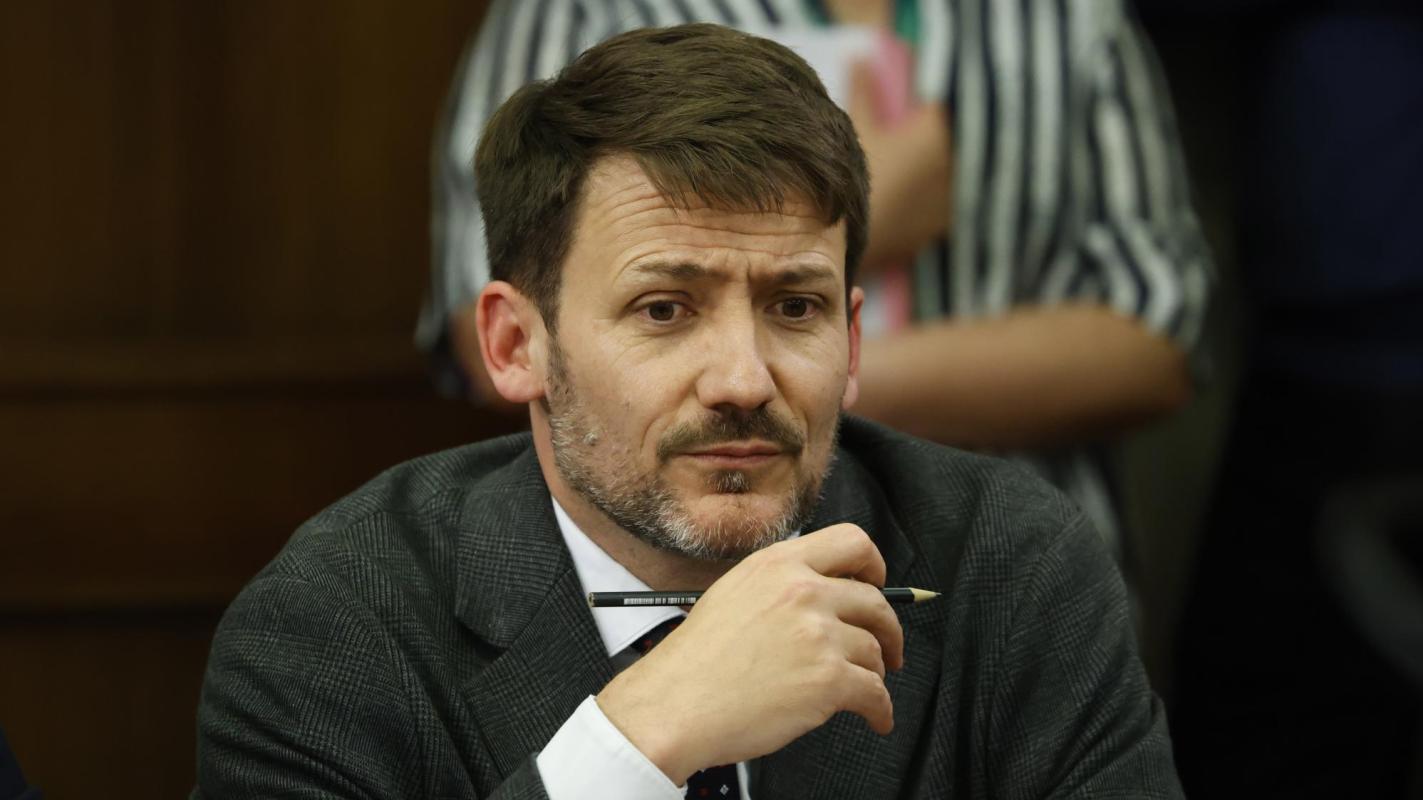 Escándalo por cuentas de la luz: Boric remueve a Pardow y nombra a Álvaro García