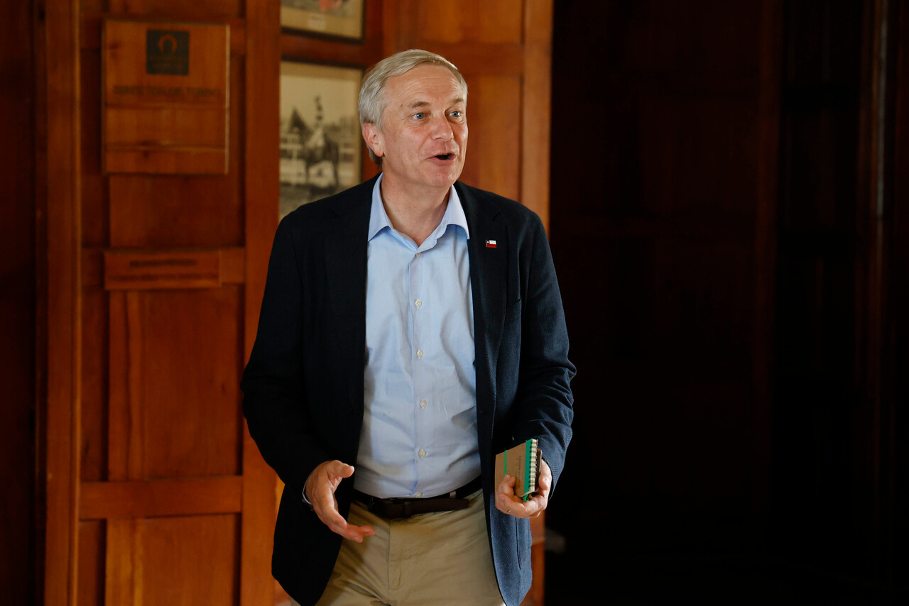 Kast enfrenta dudas de agencia de calificación crediticia sobre viabilidad de recorte fiscal en 18 meses