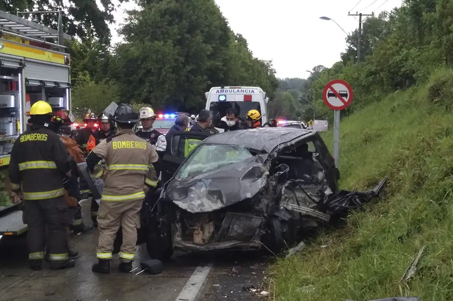 Emergencia en la ruta Villarrica Pucón tras colisión que terminó con una vida perdida. Fundación Emilia