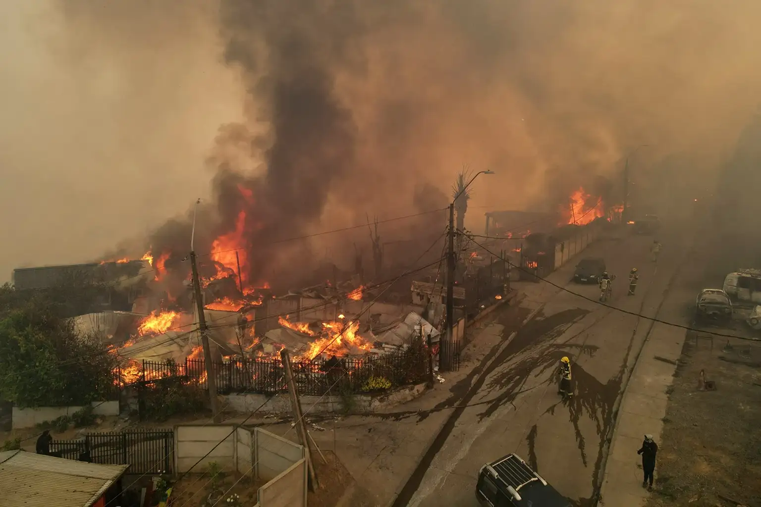 Presidente Boric decreta 2 días de duelo nacional para honrar a víctimas de incendios forestales