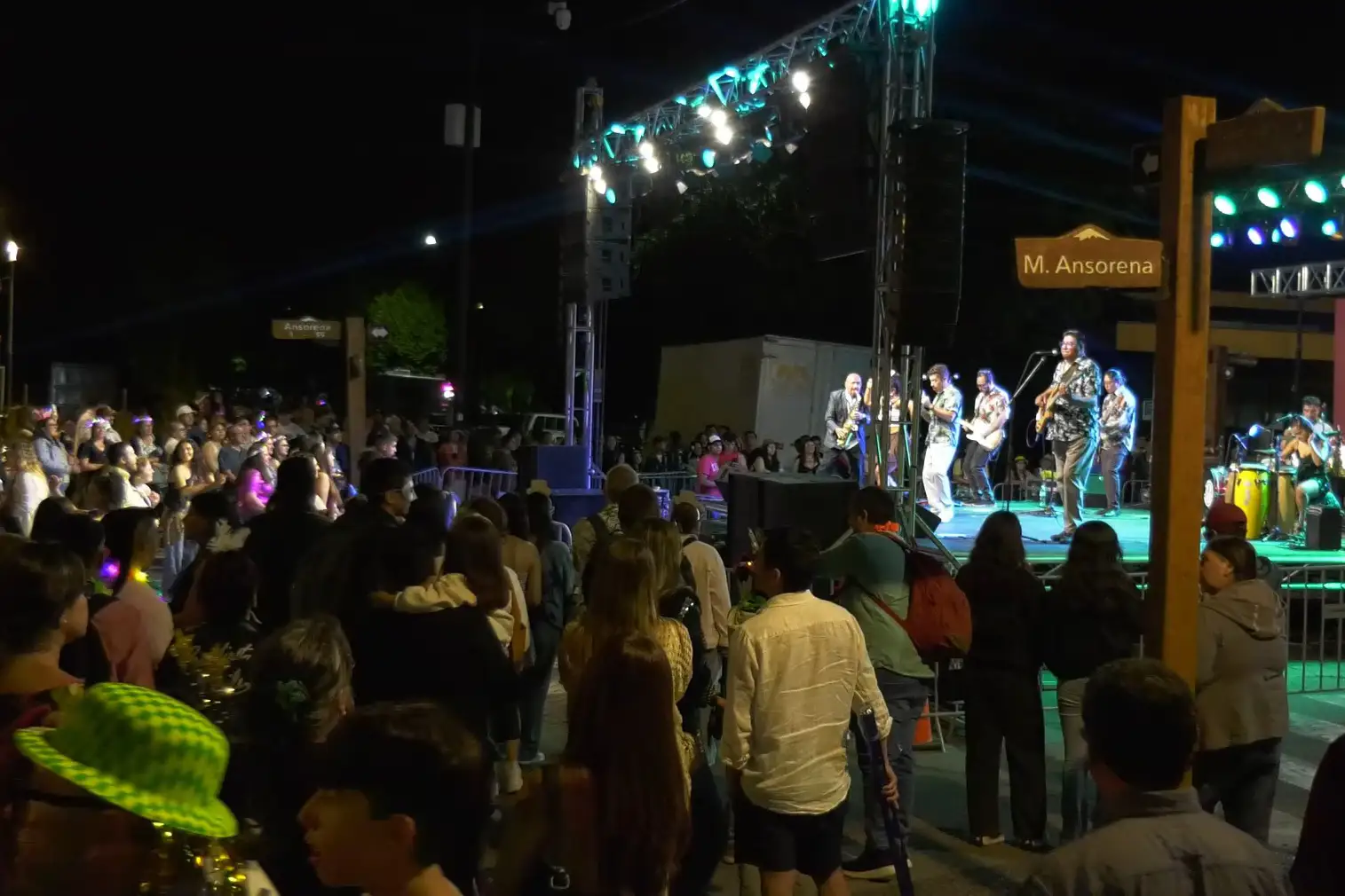 Año nuevo reunió a más de 15 mil personas en Playa Grande de Pucón