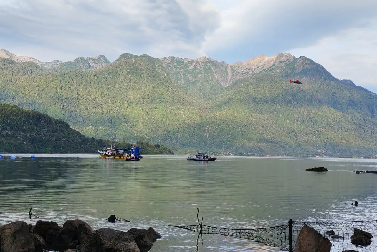 Seis desaparecidos tras hundimiento de embarcación salmonera - Cedida