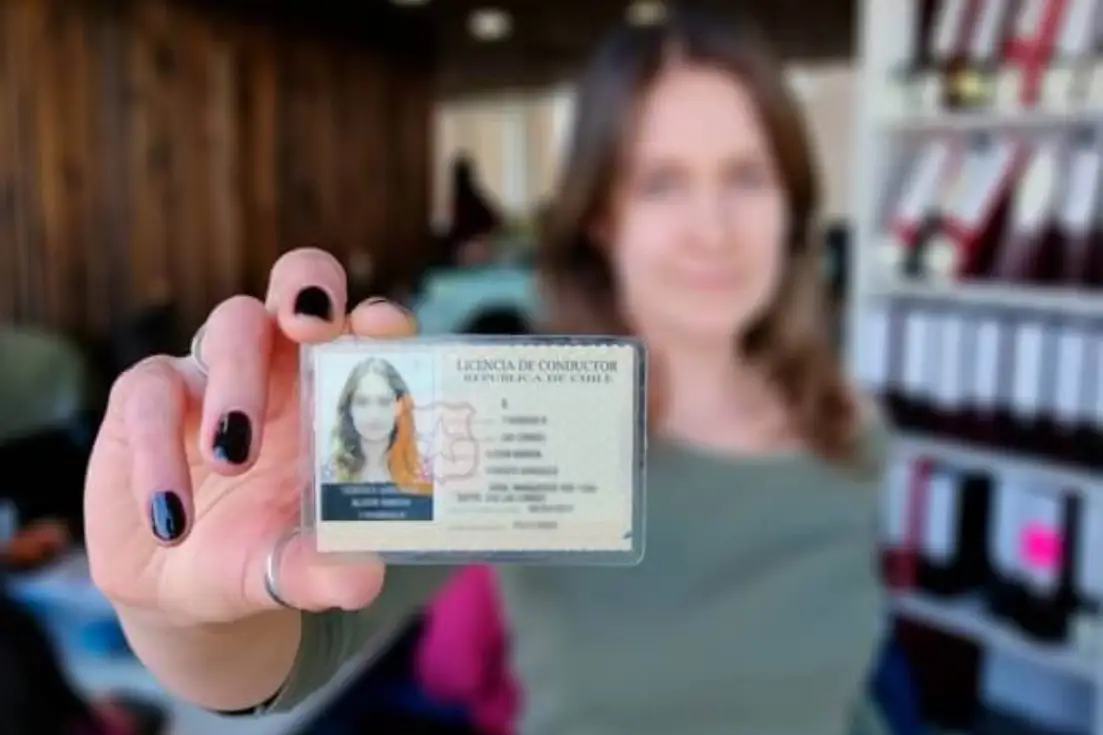 Nueva ley extiende vigencia de licencias de conducir y busca aliviar colapso municipal