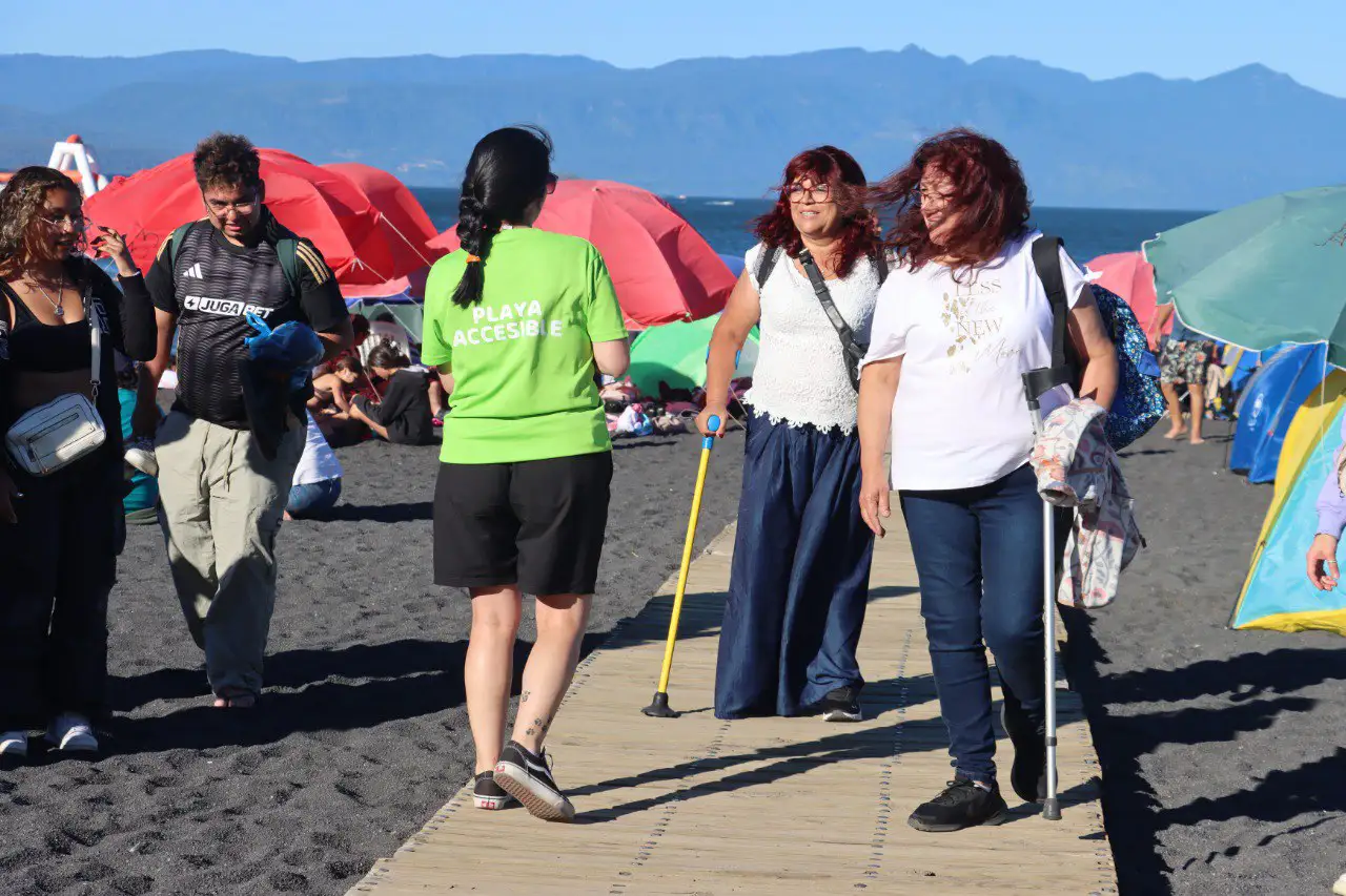 Playa Pucara vuelve a marcar diferencia con su acceso universal en Villarrica