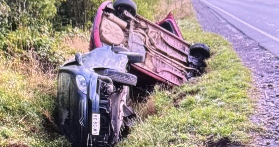 Accidente vehicular en ruta Villarrica Ñancul termina con 2 autos volcados
