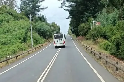 Adelantamiento indebido de bus interurbano reabre debate vial en ruta Villarrica–Freire