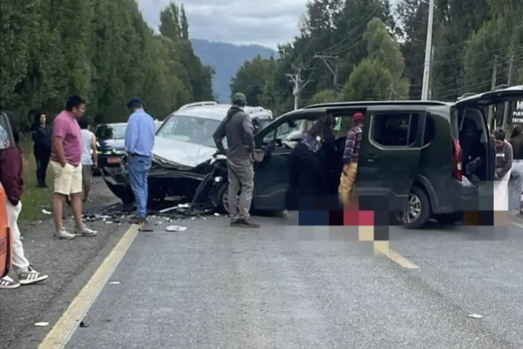 Choque frontal deja al menos seis lesionados en ruta Villarrica Lican Ray