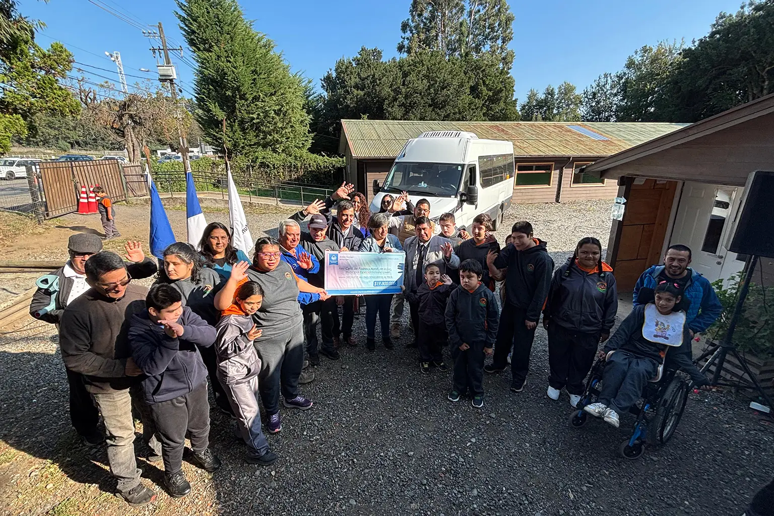 Escuela Liwen de Pucón recibe subsidio municipal de casi 20 millones para transporte de sus 32 estudiantes