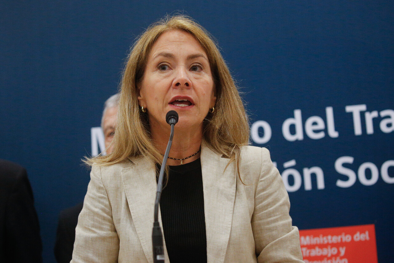 Presidenta de la CPC propone eliminar los feriados irrenunciables en Chile por merma que generan al comercio