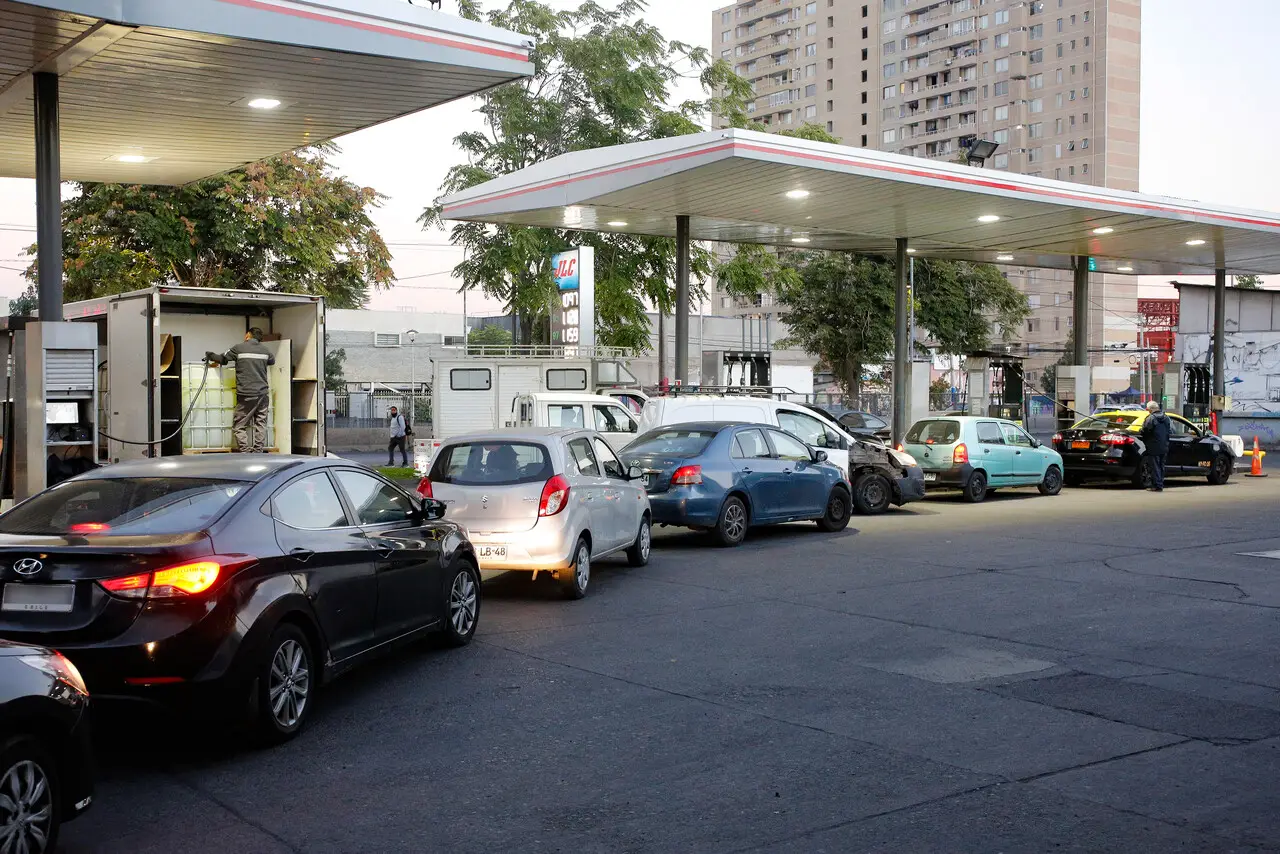 Alza de combustibles impacta directamente el bolsillo: así sube el costo de llenar el estanque