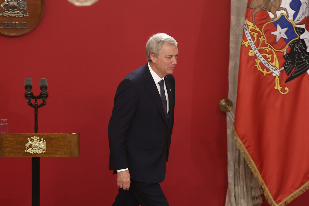 Aprobación del Presidente Kast cae del 50 al 41% según la última encuesta Criteria