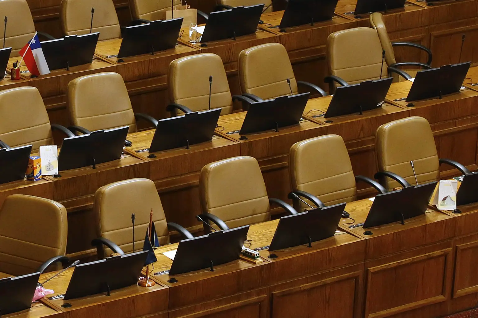 Cámara de Diputados pospone votación del reglamento que buscaba regular viajes personales al extranjero