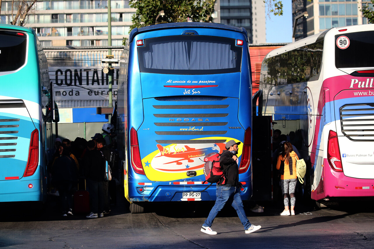 Alza de pasajes golpea justo antes de Semana Santa y preocupa a viajeros