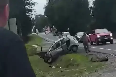 Colisión en la ruta Villarrica Freire deja lesionados en el sector Las Lomas, km 4