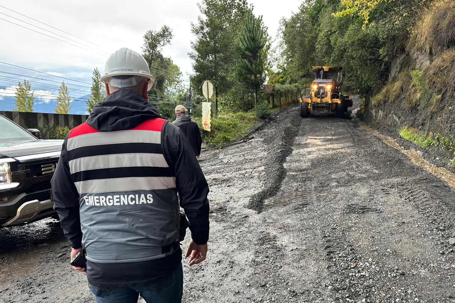 Lluvias en Pucón provocaron socavón y daños en caminos vecinales