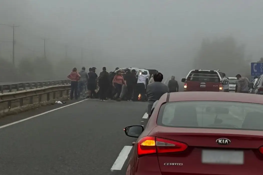 Colisión en la Ruta 5 Sur mantiene trabajando a Bomberos de Gorbea y Pitrufquén.