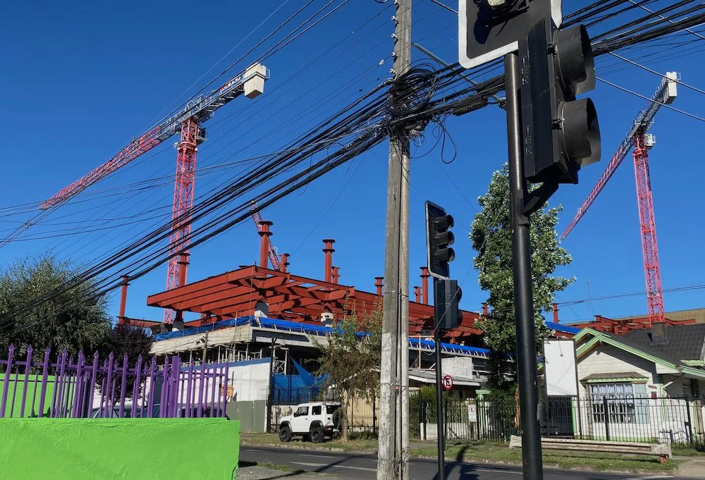 Trabajos de la ampliación del Cenco Mall Temuco generan cierre temporal en calle Francia por ocho horas