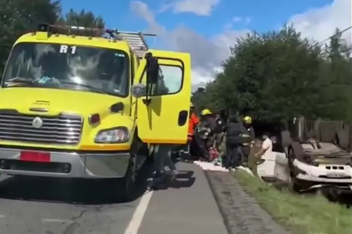 Volcamiento en ruta Villarrica Freire deja lesionados en el sector El Tume a la altura del kilómetro 7