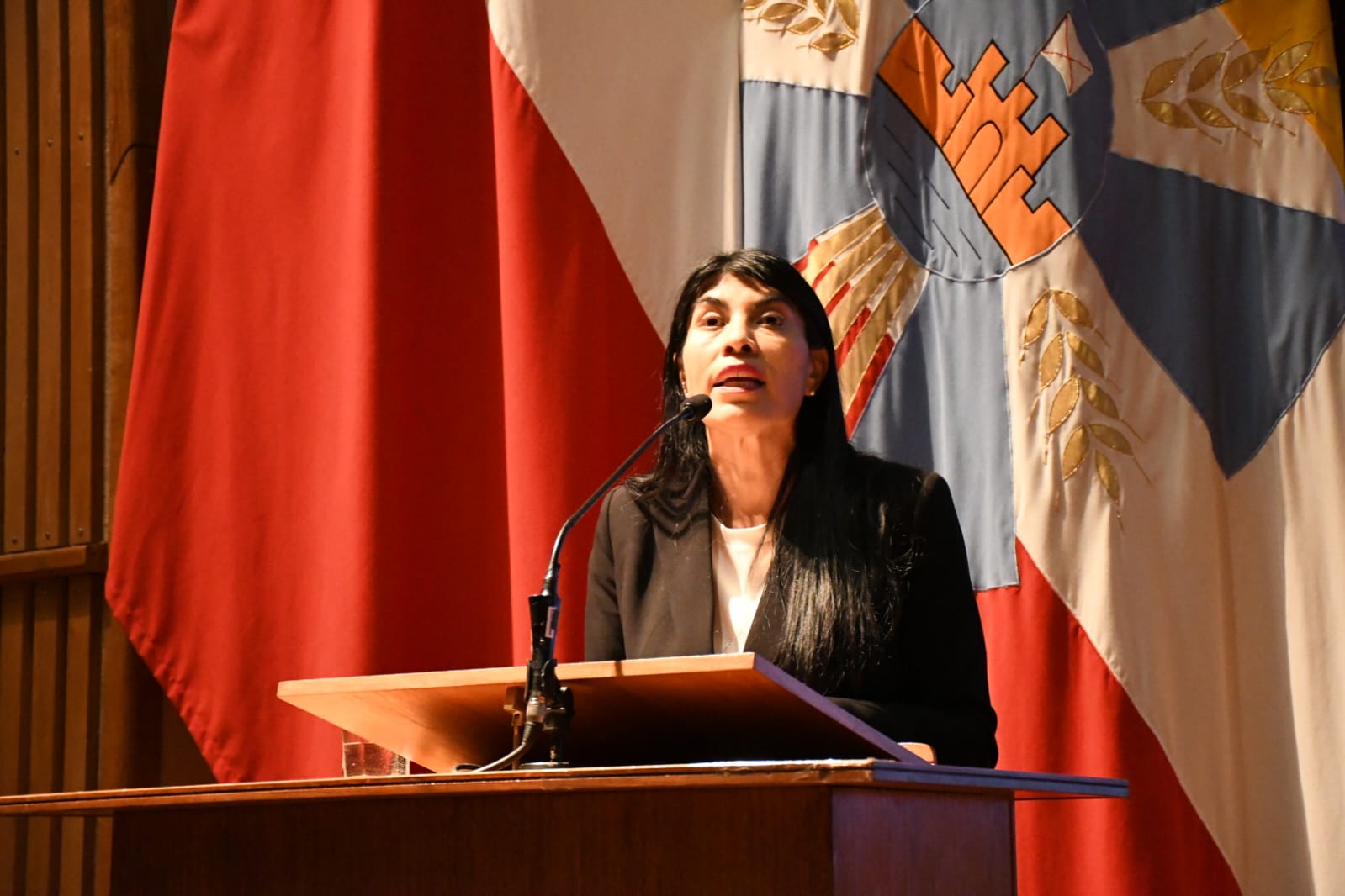 Ministra Lincolao fue agredida por estudiantes durante su visita a la Universidad Austral en Valdivia