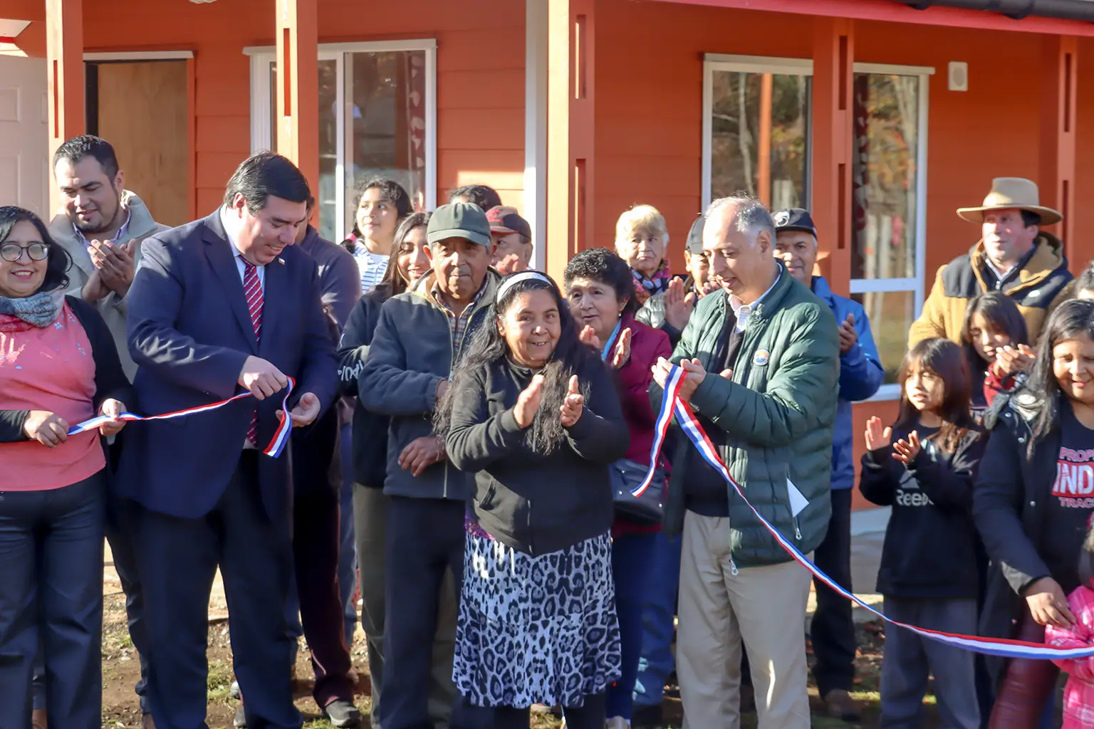 Entregan nuevas viviendas rurales a familias de la Comunidad Kuifi Mapu