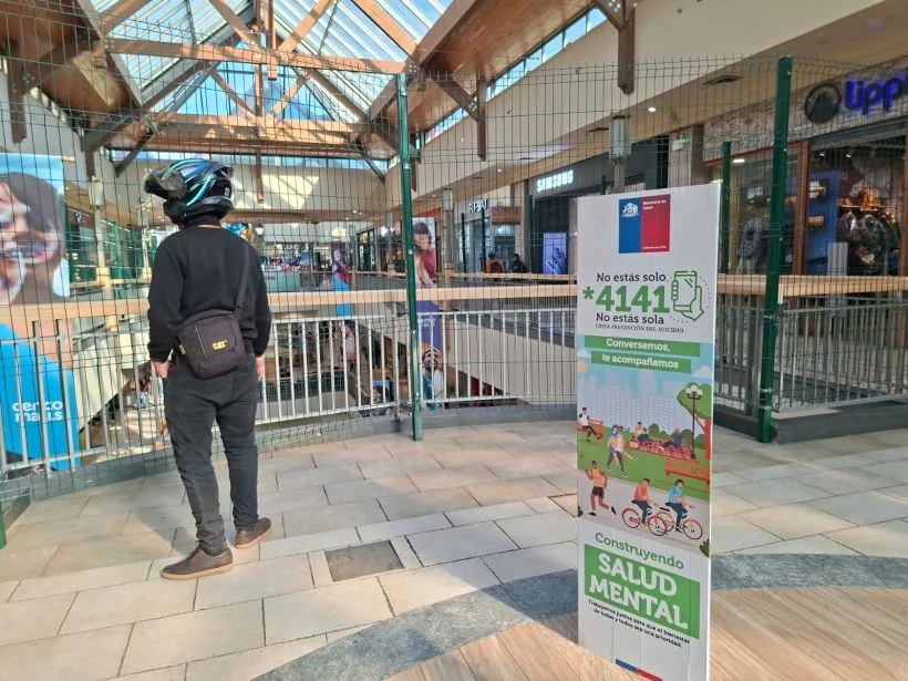 Mall Portal Temuco instala rejas provisorias tras caídas registradas en el tercer piso