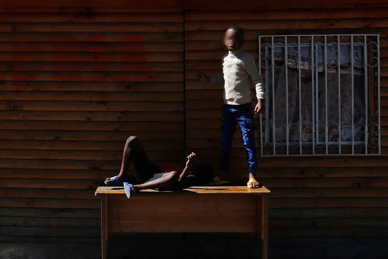 Temuco ubica a 21 niños haitianos tras observaciones de Contraloría sobre programa migratorio