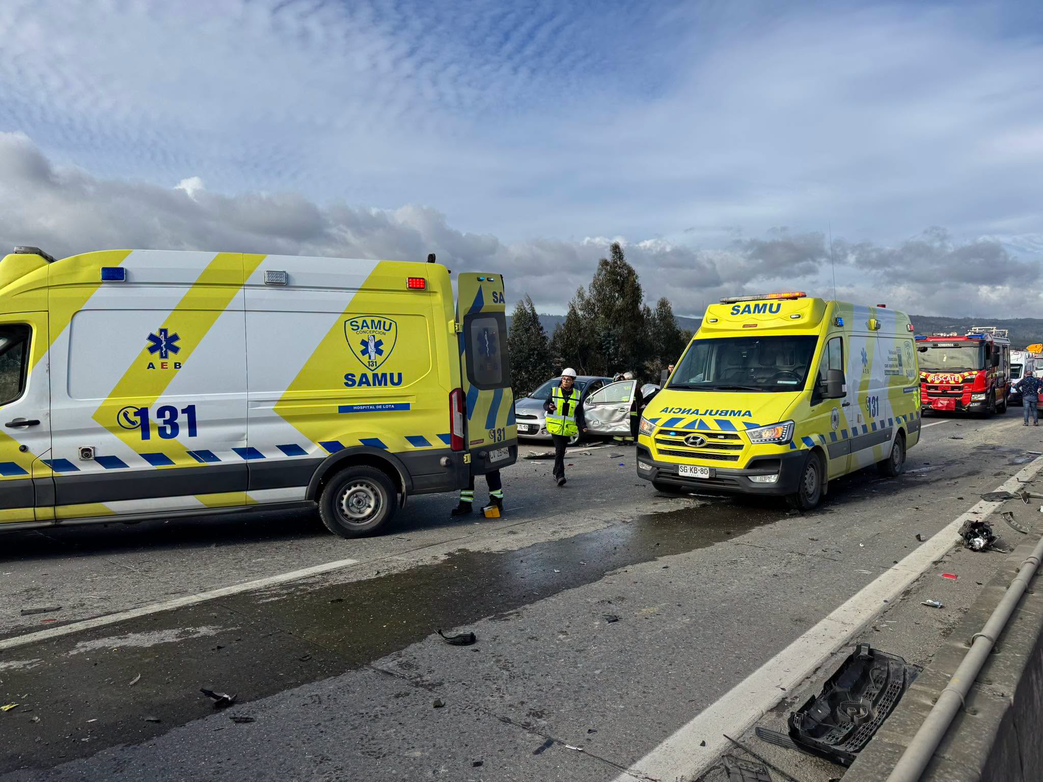 Dos funcionarios del SAMU permanecen con lesiones graves tras el accidente en Coronel.