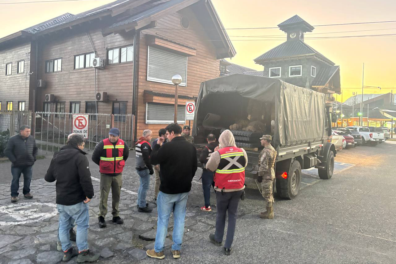 Emergencia en Pucón obliga a suspender las clases y moviliza apoyo del Ejército